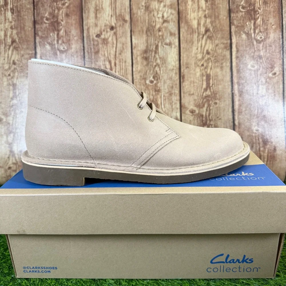 Clarks Shepton Chukka Boot Mens size 9.5 M Taupe Distressed Leather Lace Up